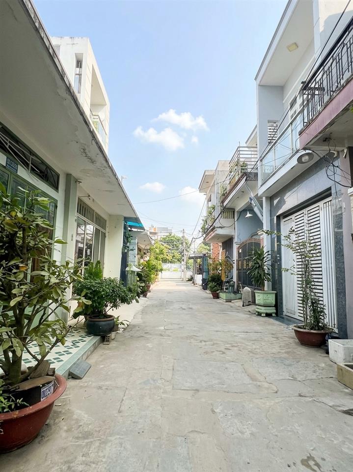 [O2943*] Giá Rẻ cạnh Chợ Xóm Mới - Nhà Thống Nhất vuông A4, Hẻm Ôtô 2T - Giá 5.x tỷ