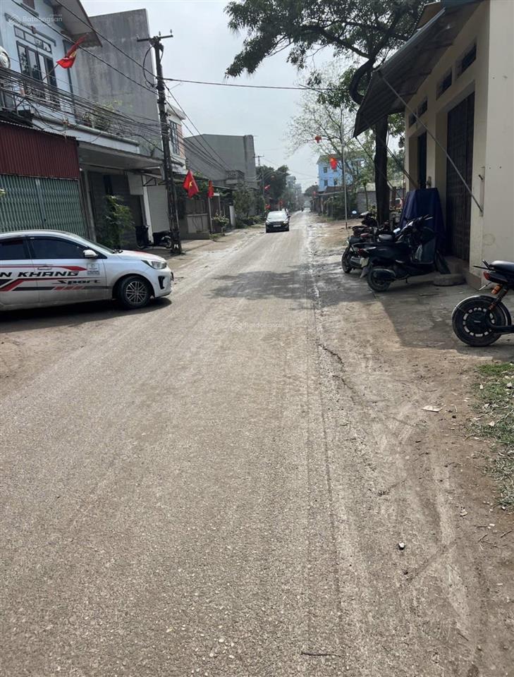 Chủ gửi e lô đất tại thôn quyết hạ xã đông sơn cũ nay là phú nghĩa cách ql6 200 m ạ