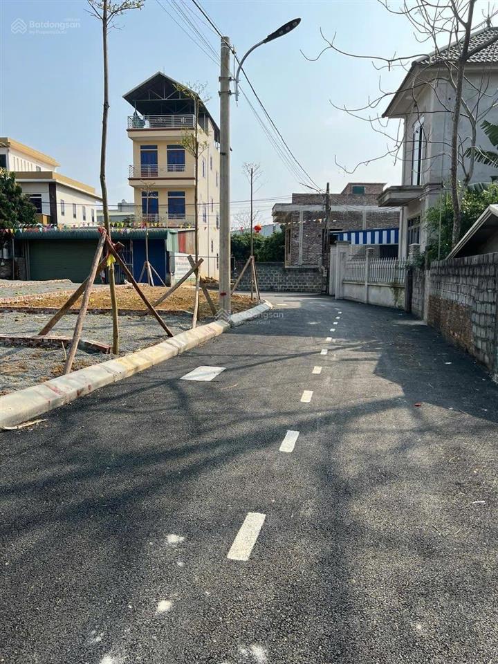 Chủ gửi em bán lô đất 130m2 tại đông sơn cũ nay thuộc phú nghĩa. cách ql6 50m thông ra tái định cư