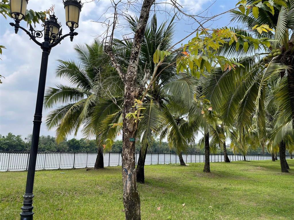 Bán biệt thự 250m2 view sông vinhomes grand park, số lượng hiếm, view sông thoáng mát