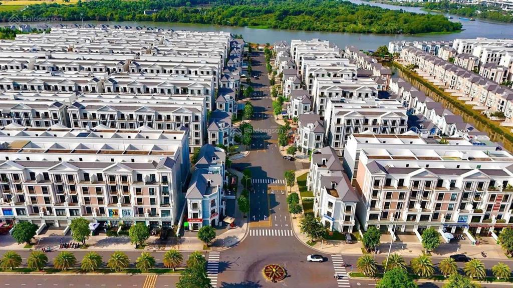 Bán biệt thự giá hời vinhomes grand park, view hồ, sau nhà là công viên, vị trí đẹp