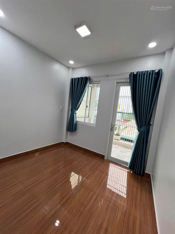 Nhà đẹp huỳnh tấn phát q7 4pn giếng trời thoáng mát chỉ 3 tỷ 990