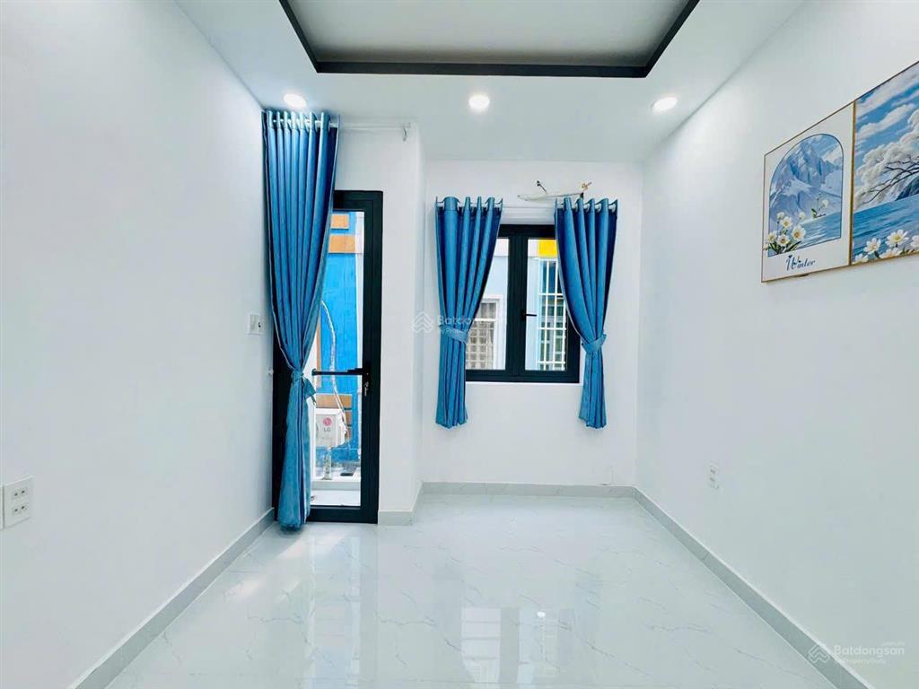 Chính chủ bán nhà hẻm 2266  1 trệt 3 lầu  5pn  hxh
