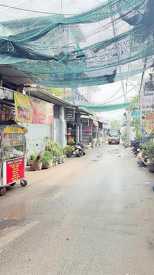 Bán đất hẻm xe hơi tặng nhà cấp 4 đang làm kho  gần chợ phú thuận  q 7 .
