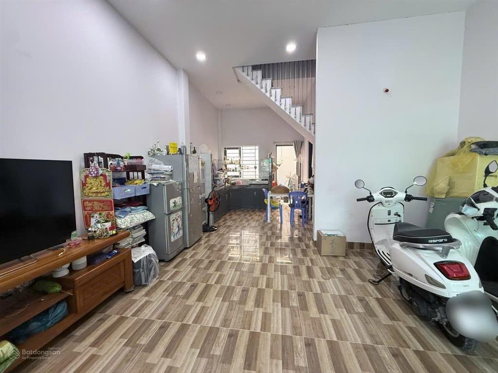 Nhà bè hẻm ô tô 6m nhà xây kiên cố cách phú mỹ hưng tầm 10 phút .