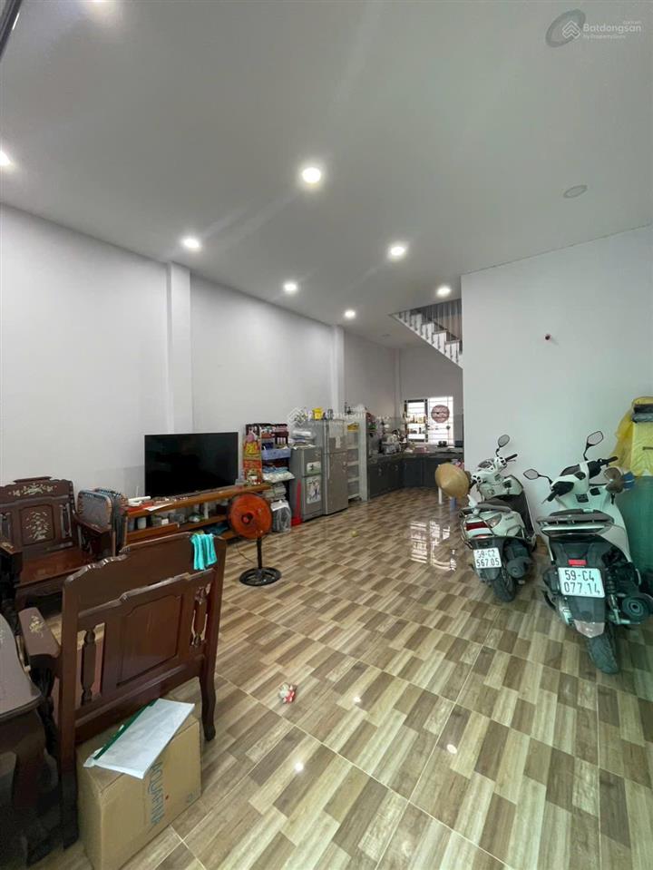 Nhà bè hẻm ô tô 6m nhà xây kiên cố cách phú mỹ hưng tầm 10 phút .