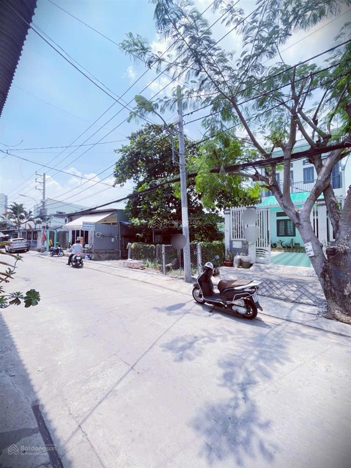 Nhà bè hẻm ô tô 6m nhà xây kiên cố cách phú mỹ hưng tầm 10 phút .