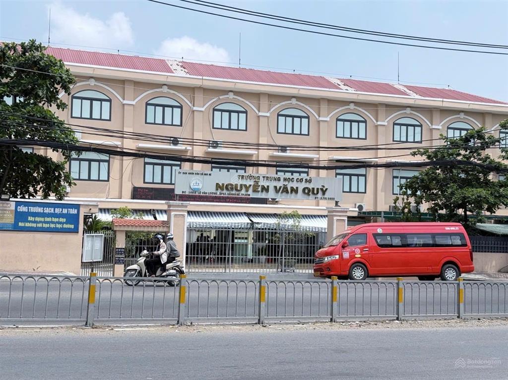 Nhà bè hẻm ô tô 6m nhà xây kiên cố cách phú mỹ hưng tầm 10 phút .