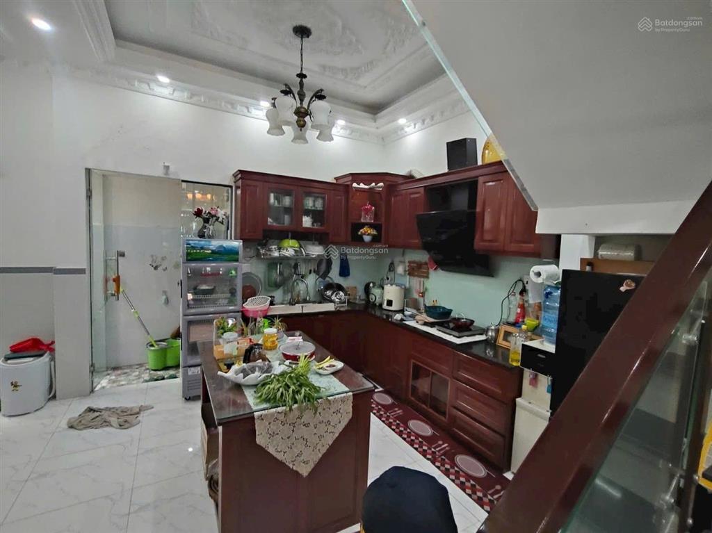 Nhà bè mini villa full nội thất đường nhựa 6m  xe ô tô ngủ trong nhà .