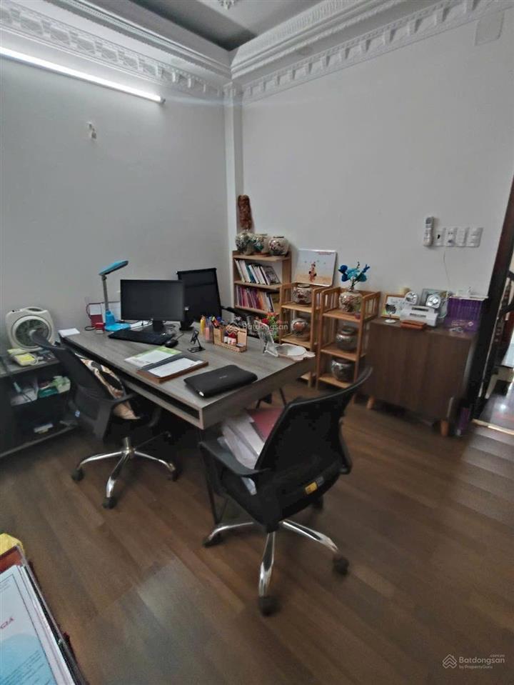 Nhà bè mini villa full nội thất đường nhựa 6m  xe ô tô ngủ trong nhà .