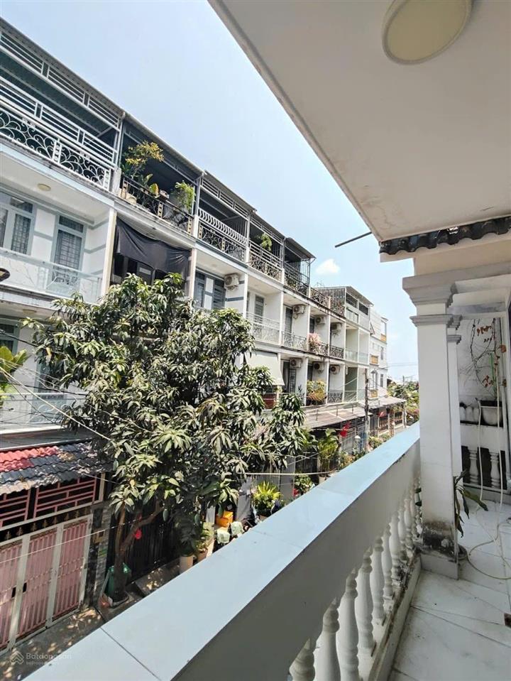 Nhà bè mini villa full nội thất đường nhựa 6m  xe ô tô ngủ trong nhà .