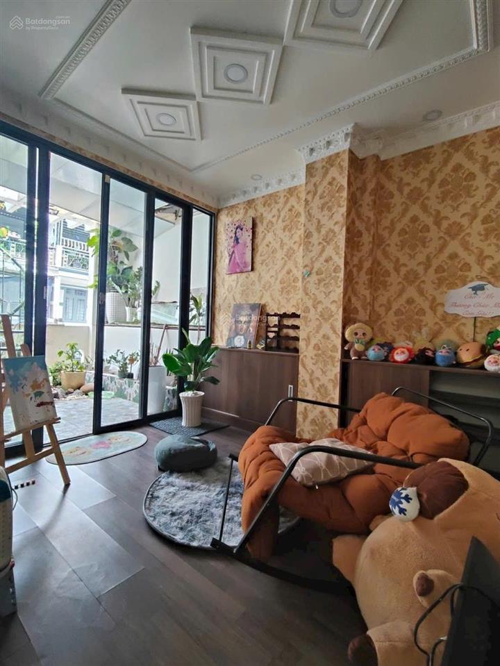 Nhà bè mini villa full nội thất đường nhựa 6m  xe ô tô ngủ trong nhà .