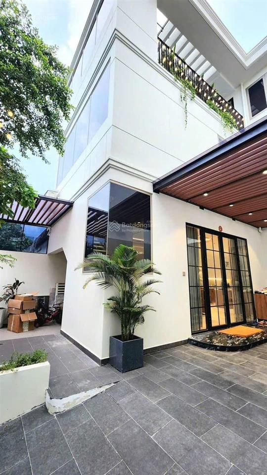 Biệt thự phố  gần vincom nam long  quận 7