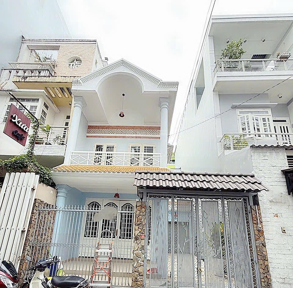 Bán nhà gần vincom nam long  quận 7
