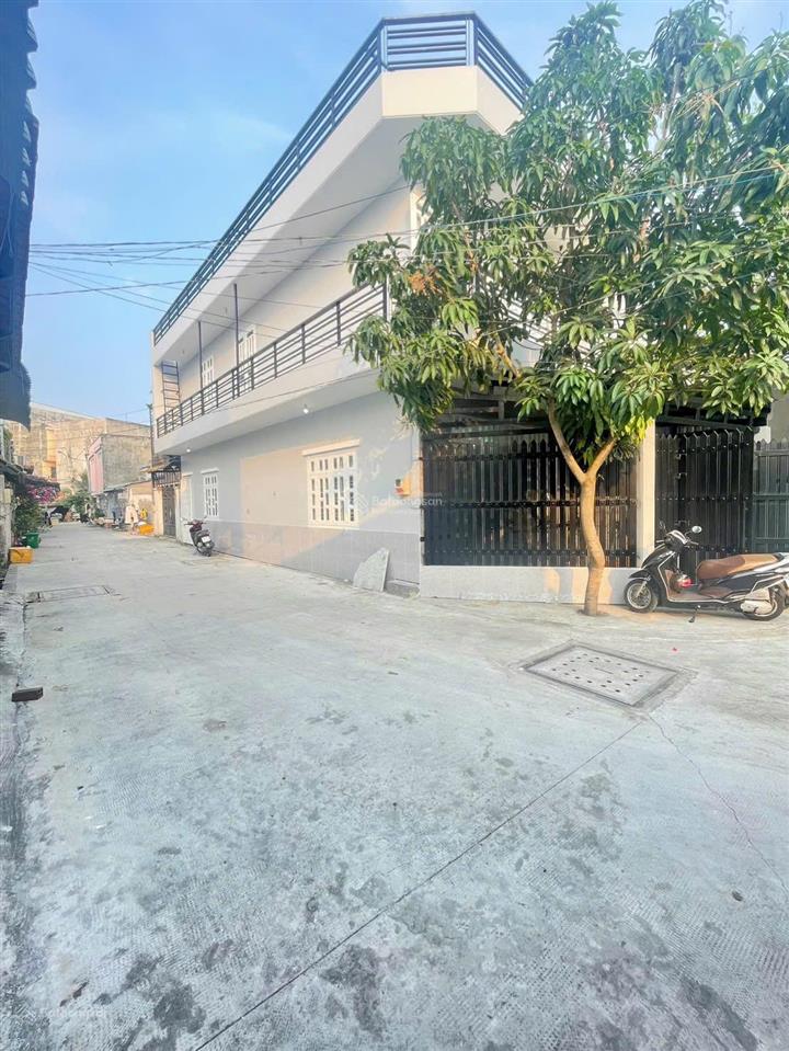 Bán căn góc hẻm xe hơi  nhà bè