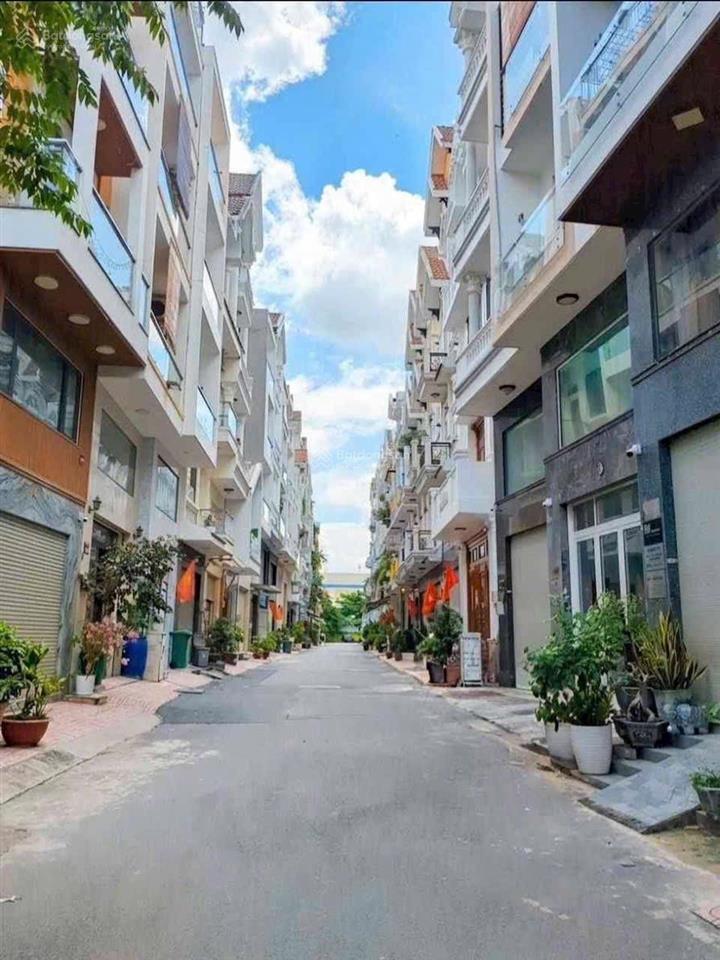 Quận 7  5 lô đất liền kề  xây dựng cao 6 tầng