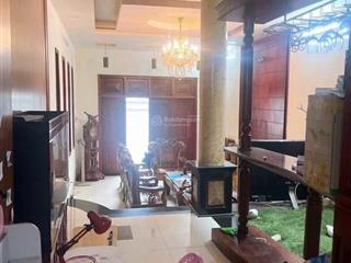 Cho thuê nhà mặt tiền đường kế chợ lý phục man  quận 7