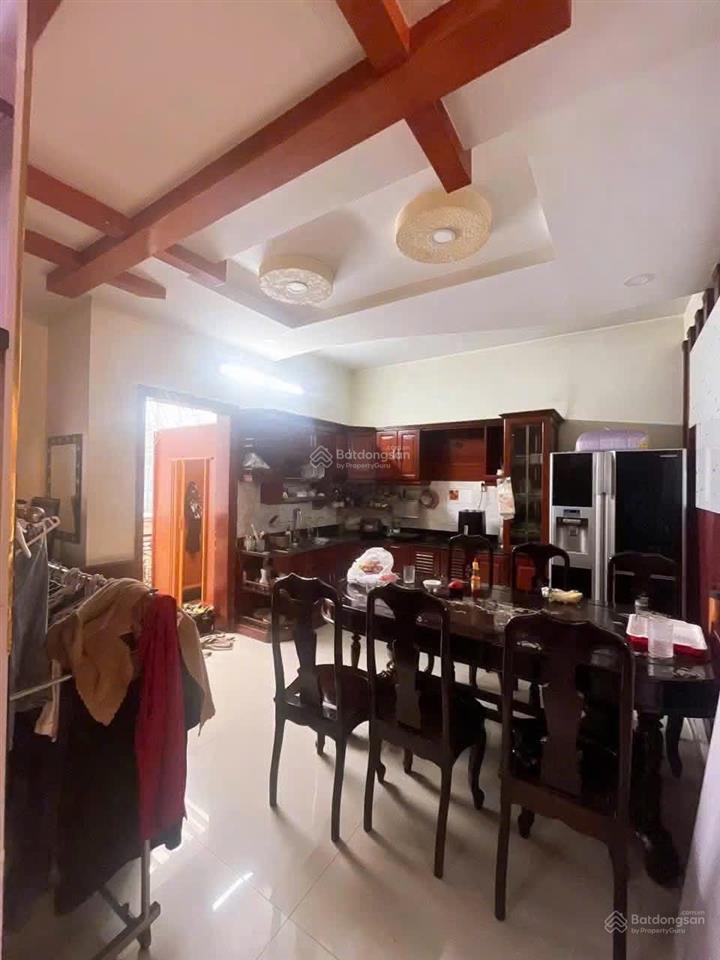 Cho thuê nhà mặt tiền đường kế chợ lý phục man  quận 7