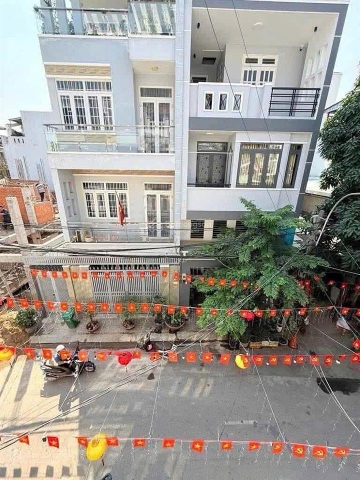 Bán nhà 4 tầng mt đường lý phục man  quận 7