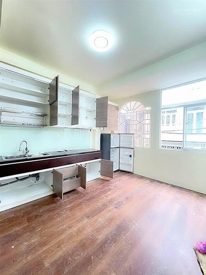 Bán nhà 4 tầng mt đường lý phục man  quận 7