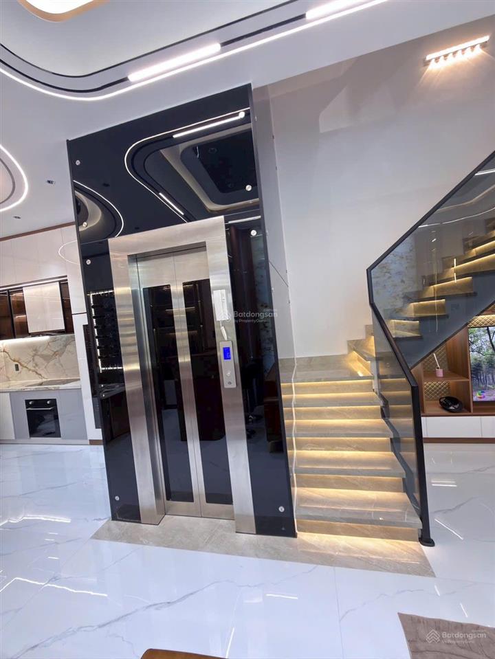 Nhà phố siêu vip q7 full nội thất cao cấp.