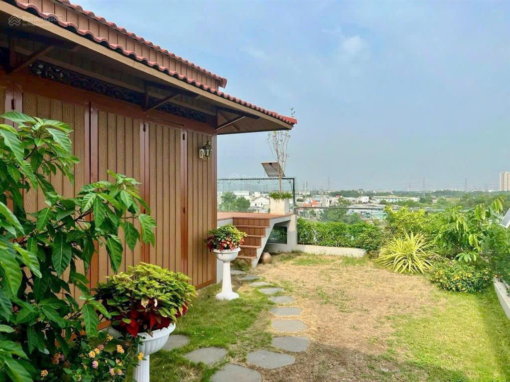 Biệt thự cạnh phú mỹ hưng  nguyễn lương bằng  quận 7