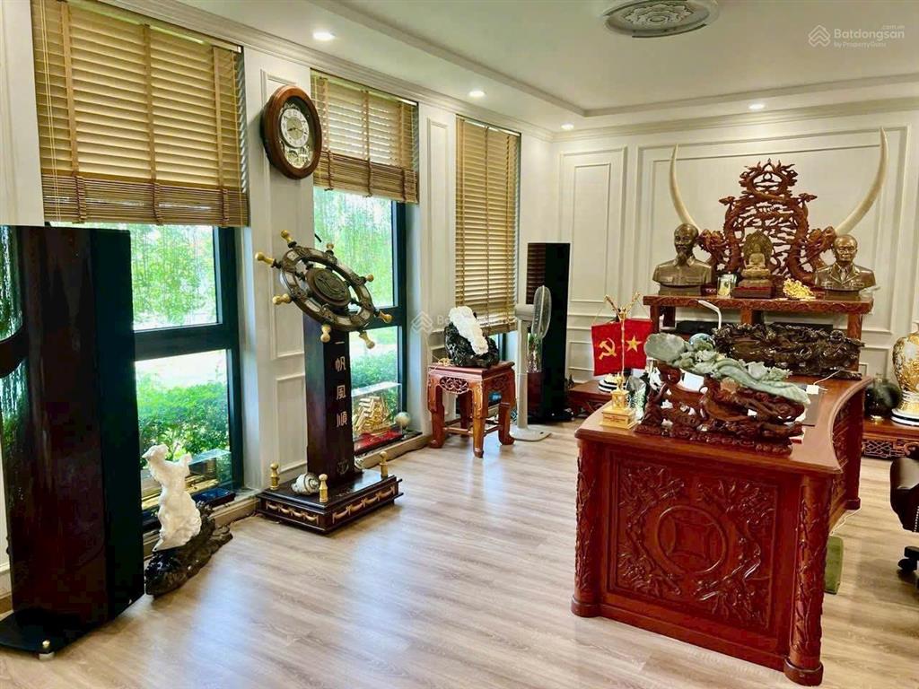 Biệt thự cạnh phú mỹ hưng  nguyễn lương bằng  quận 7