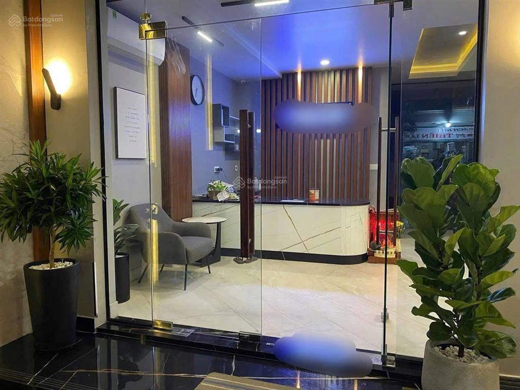 Cho thuê tầng trệt tòa nhà 4 tầng liền kề phú mỹ hưng, quận 7