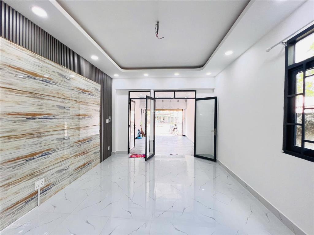 Nhà mặt tiền kinh doanh đường 20m  huỳnh tấn phát, nhà bè (đối diện trường cấp 2)