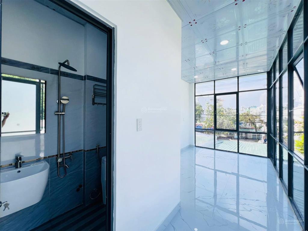 Nhà mặt tiền kinh doanh đường 20m  huỳnh tấn phát, nhà bè (đối diện trường cấp 2)