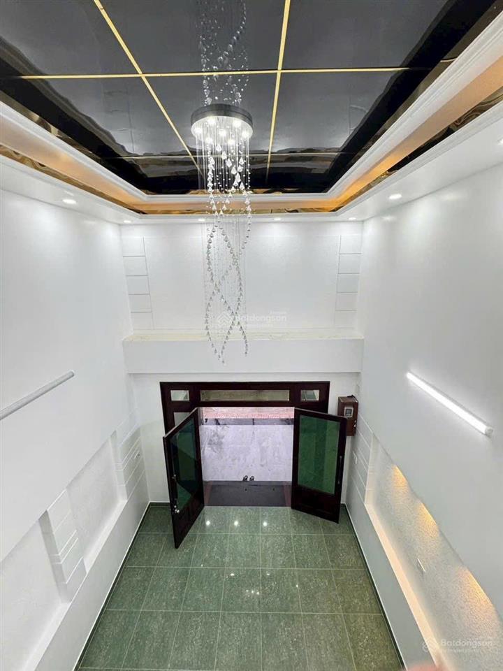 Nhà mặt tiền huỳnh tấn phát chủ sửa mới đẹp.