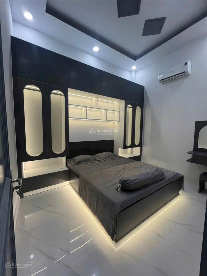 Quận 7  nhà phố gần chợ lý phục man nhà mới  dọn về ở ngay.