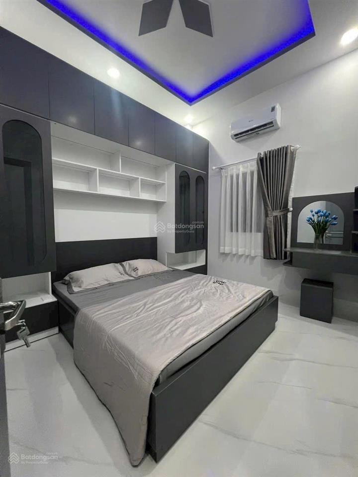 Quận 7  nhà phố gần chợ lý phục man nhà mới  dọn về ở ngay.