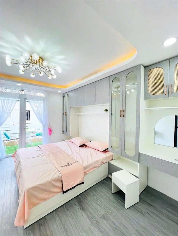 Nhà đẹp quận 7  cách mặt tiền huỳnh tấn phát chỉ 10m.