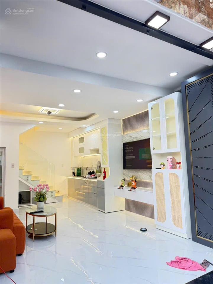 Nhà đẹp quận 7  cách mặt tiền huỳnh tấn phát chỉ 10m.