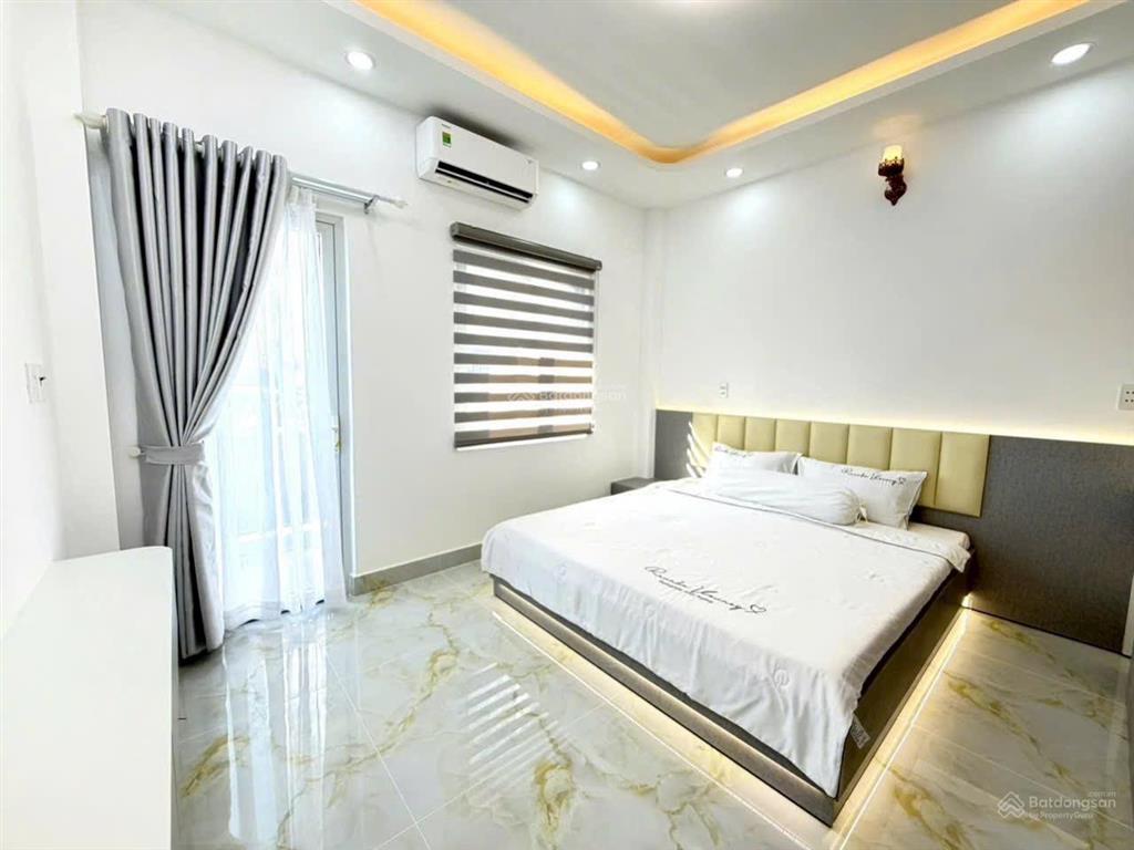 Nhà bè  nhà 3 tầng  hẻm 2056 huỳnh tấn phát  sổ hồng.
