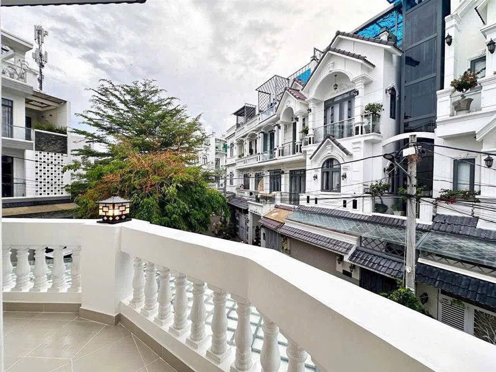 Biệt thự góc 2 mặt tiền kdc petechim full nội thất
