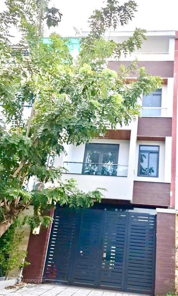 Nhà 3 tầng  ngay chợ  quận 7