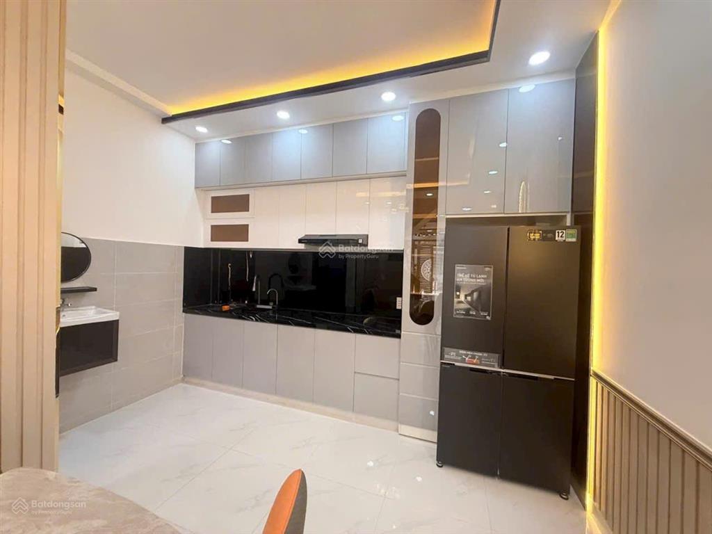 Quận 7 nhà 1 trệt 2 lầu hẻm 749 huỳnh tấn phát .