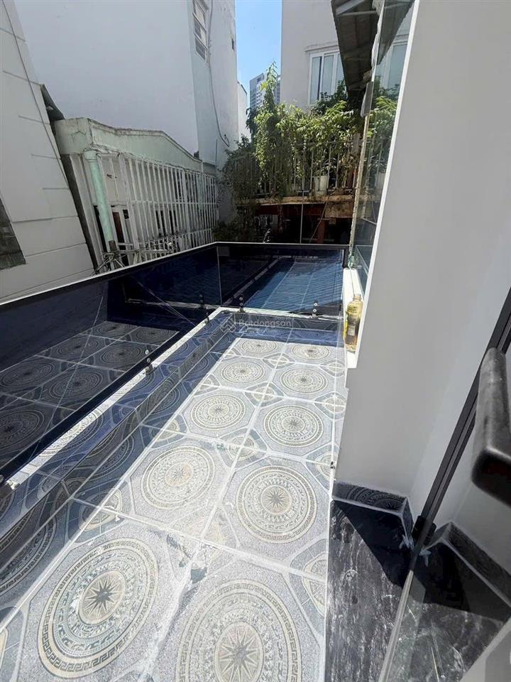 Quận 7 nhà 1 trệt 2 lầu hẻm 749 huỳnh tấn phát .