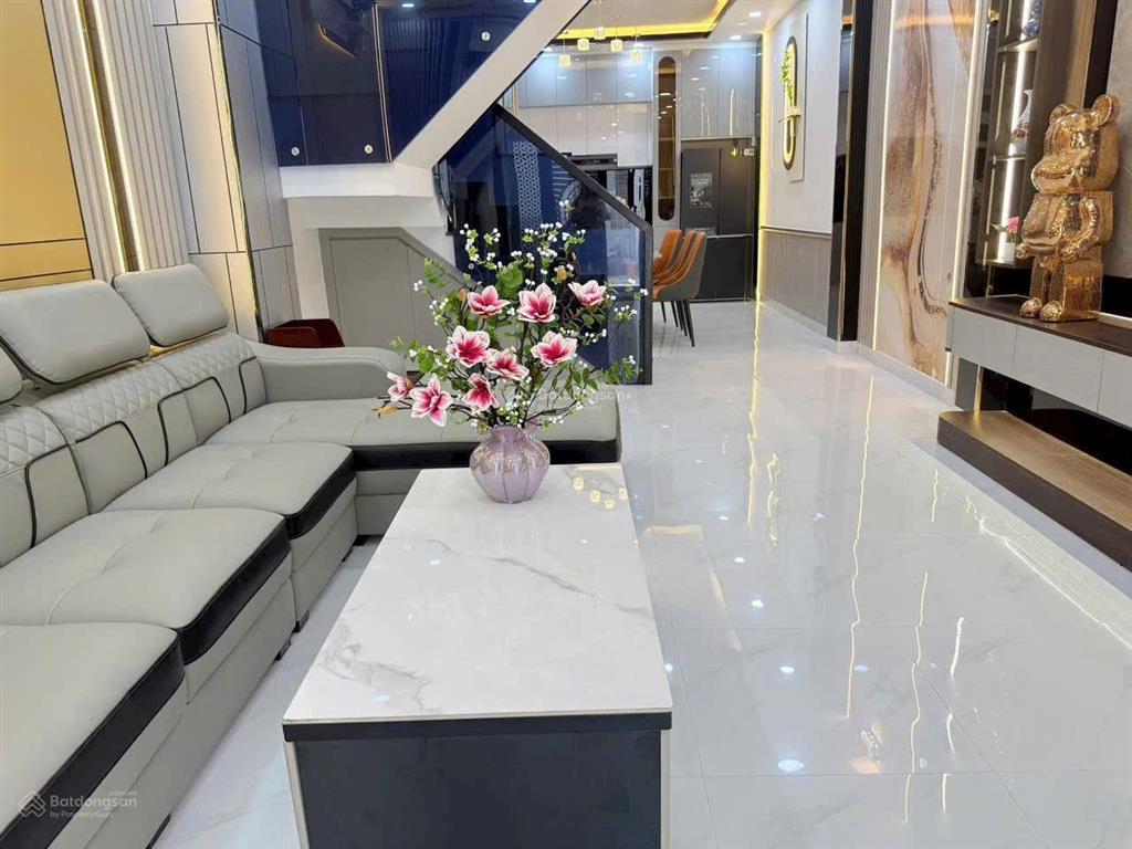 Quận 7 nhà 1 trệt 2 lầu hẻm 749 huỳnh tấn phát .