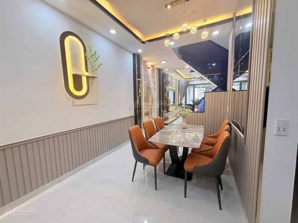 Quận 7 nhà 1 trệt 2 lầu hẻm 749 huỳnh tấn phát .