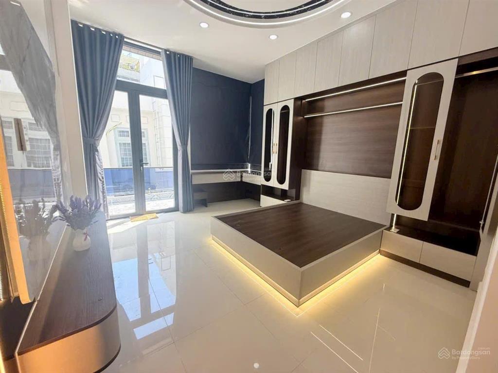 Quận 7 nhà 1 trệt 2 lầu hẻm 749 huỳnh tấn phát .