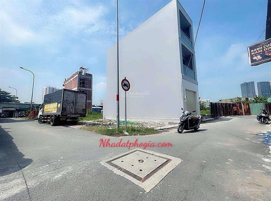 Đất góc 2 mặt tiền đường nhựa xe tải  phú thuận  quận 7