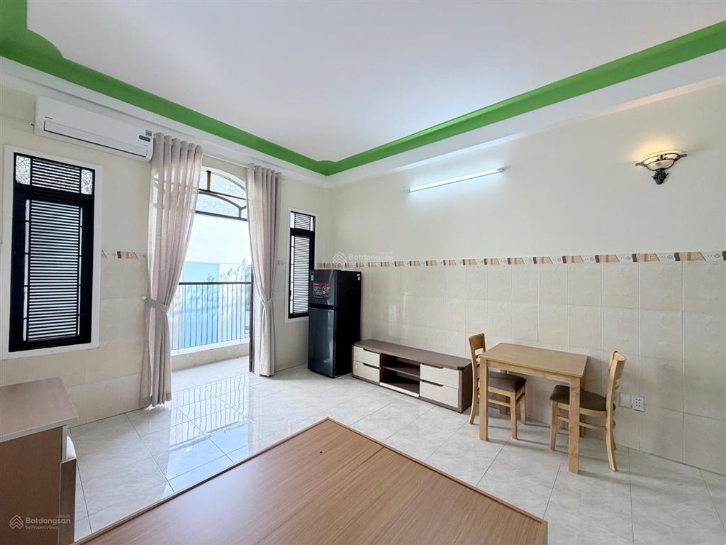 Ch studio  cửa sổ  ban công full nt gần ngã tư phú nhuận