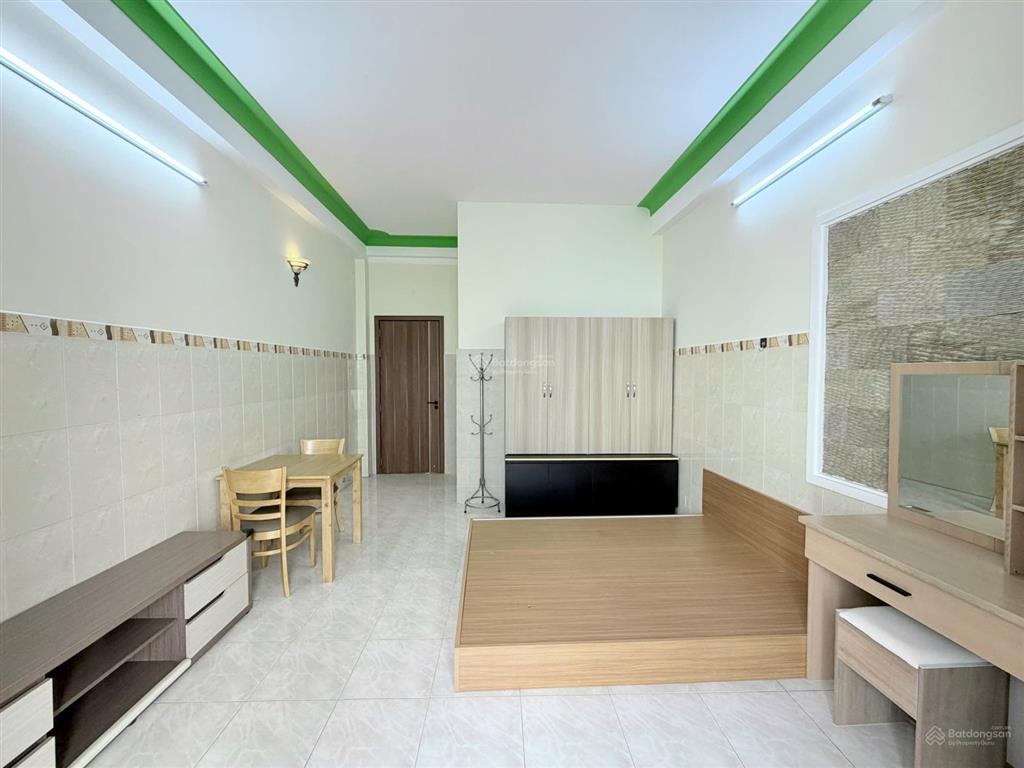 Ch studio  cửa sổ  ban công full nt gần ngã tư phú nhuận