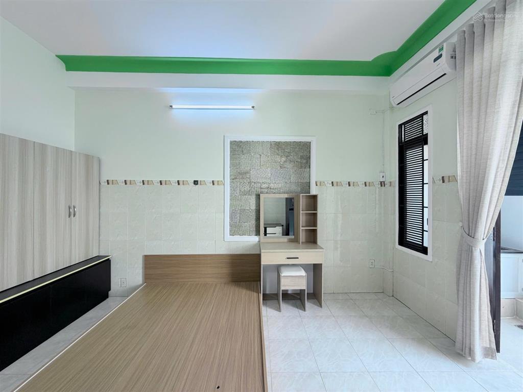 Ch studio  cửa sổ  ban công full nt gần ngã tư phú nhuận