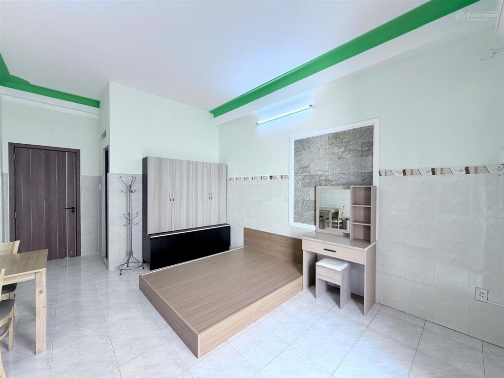 Ch studio  cửa sổ  ban công full nt gần ngã tư phú nhuận