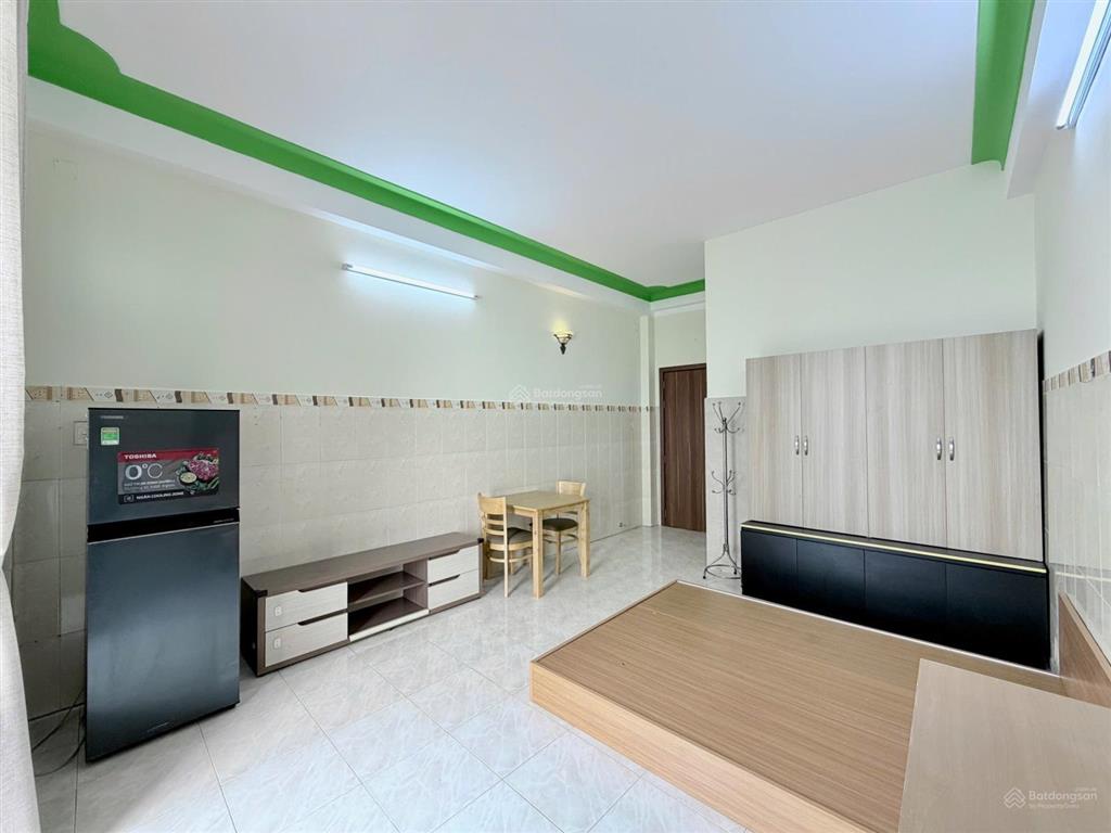 Ch studio  cửa sổ  ban công full nt gần ngã tư phú nhuận