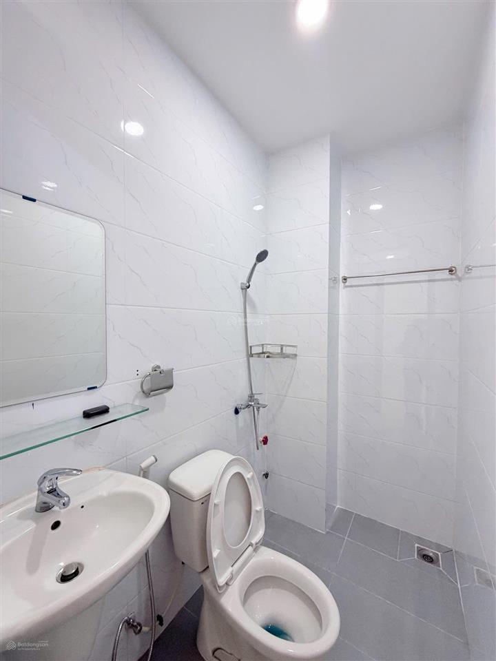 Ch studio  cửa sổ  ban công full nt gần ngã tư phú nhuận